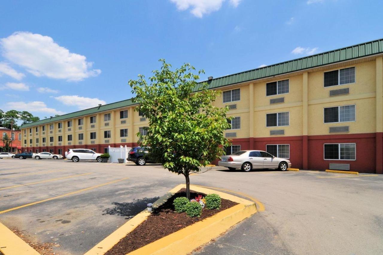 Quality Inn & Suites Morgantown - University Area Dış mekan fotoğraf