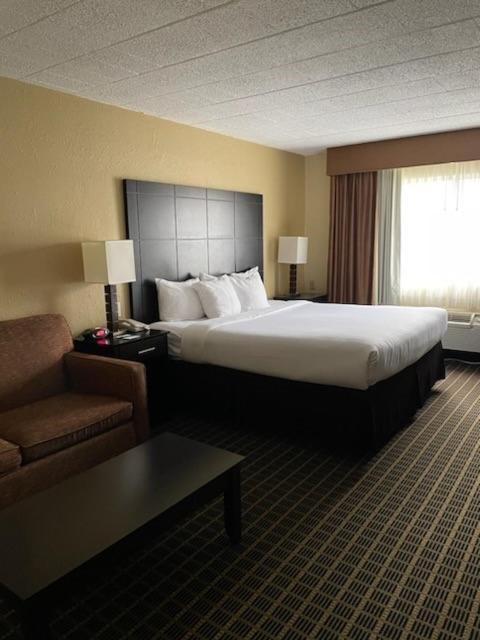Quality Inn & Suites Morgantown - University Area Dış mekan fotoğraf