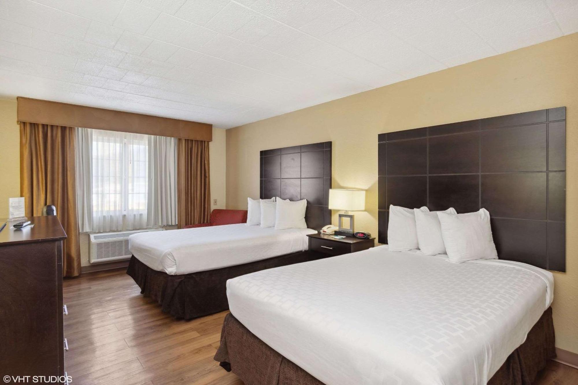 Quality Inn & Suites Morgantown - University Area Dış mekan fotoğraf