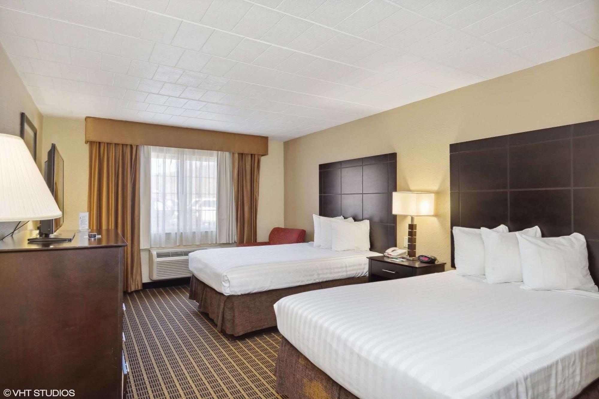 Quality Inn & Suites Morgantown - University Area Dış mekan fotoğraf