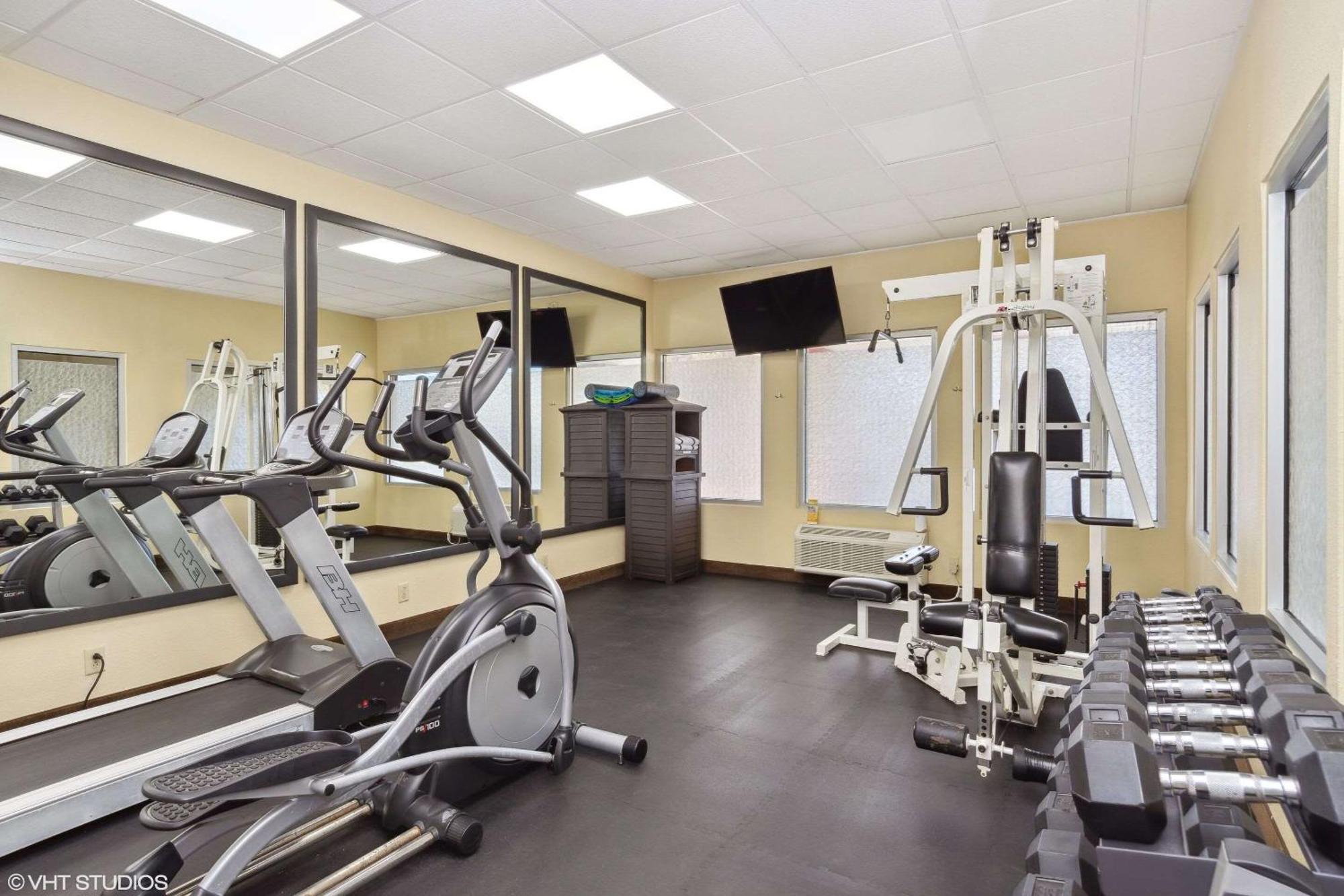 Quality Inn & Suites Morgantown - University Area Dış mekan fotoğraf
