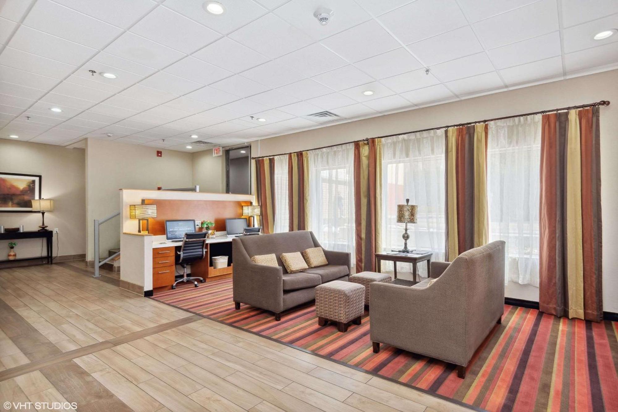 Quality Inn & Suites Morgantown - University Area Dış mekan fotoğraf