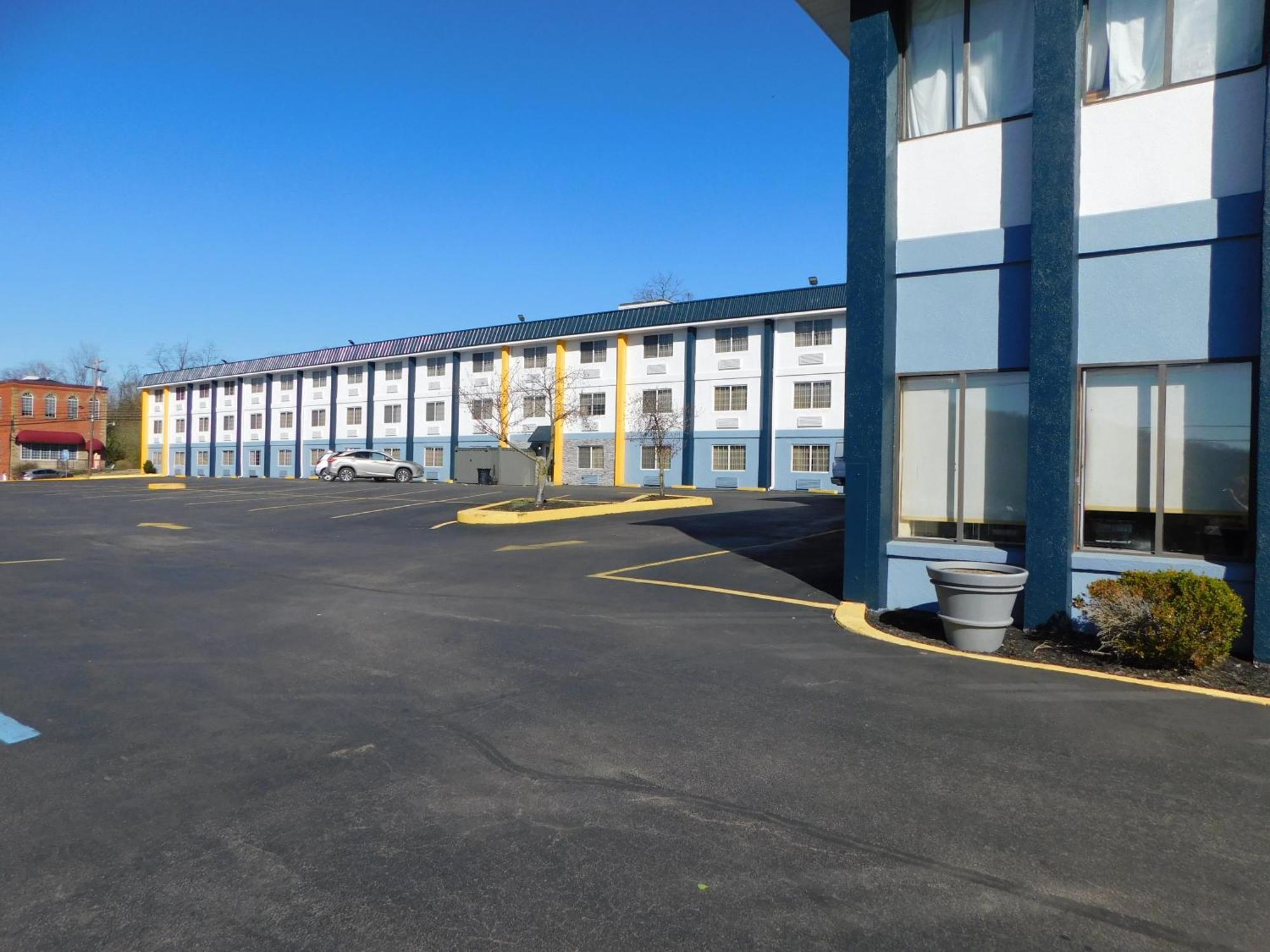 Quality Inn & Suites Morgantown - University Area Dış mekan fotoğraf